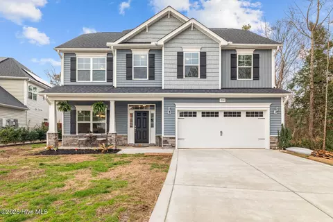 204 Laridae Ct, Sneads Ferry, NC 28460