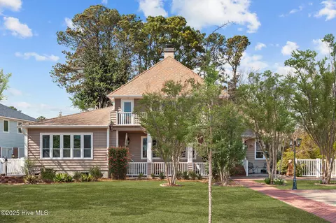1105 Neuse Dr, Oriental, NC 28571