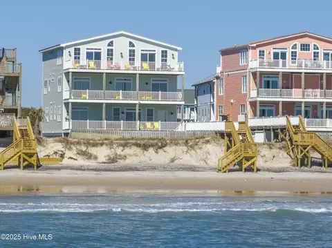 39 Porpoise Pl, North Topsail Beach, NC 28460