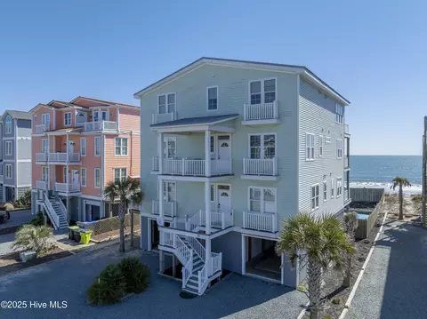 39 Porpoise Pl, North Topsail Beach, NC 28460