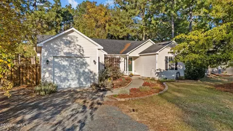 320 Woodgreen Dr, Aberdeen, NC 28315