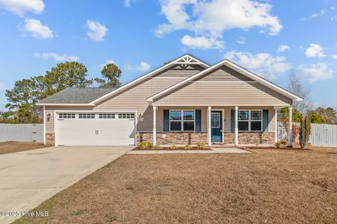 600 Great Harbor Ct, Sneads Ferry, NC 28460