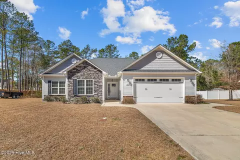 209 Peters Ln, Jacksonville, NC 28540