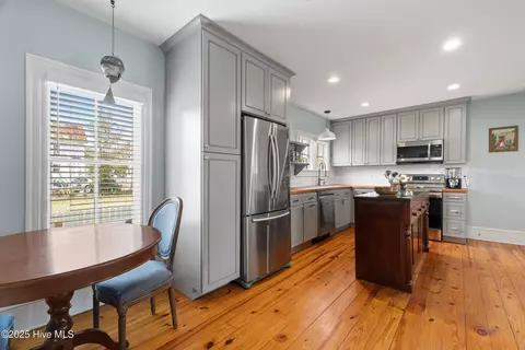 145 E Gale St, Edenton, NC 27932 photo 8