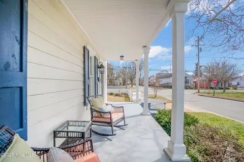 145 E Gale St, Edenton, NC 27932 photo 3