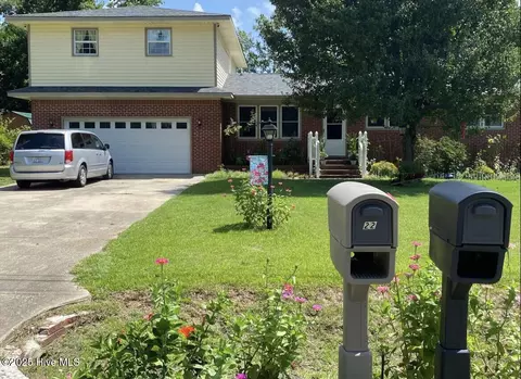 22 Mcarthur Dr, Jacksonville, NC 28546