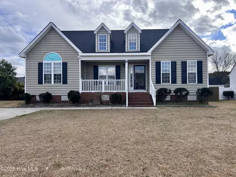 2724 N Chatham Ct, Winterville, NC 28590