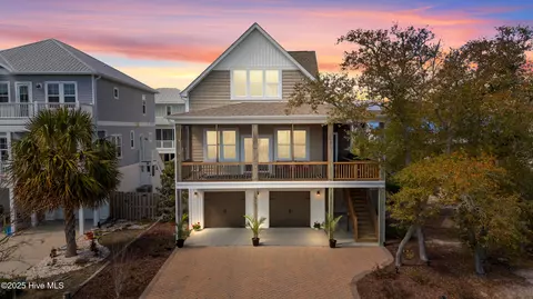 1306 Swordfish Ln, Carolina Beach, NC 28428