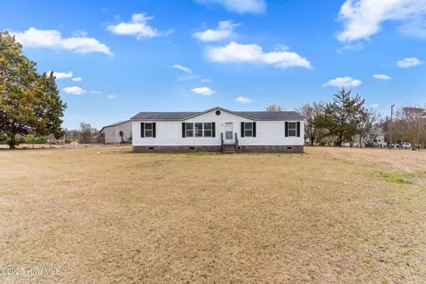 126 Peachtree Ln, Warsaw, NC 28398