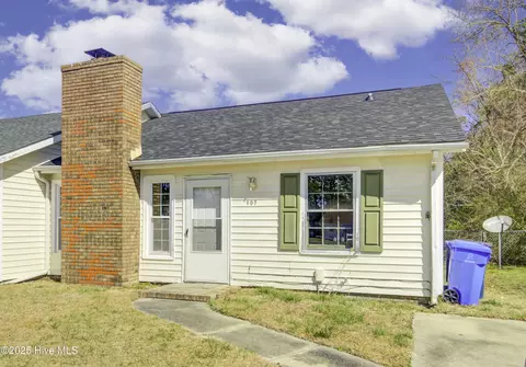 107 Garden Pl, Jacksonville, NC 28546