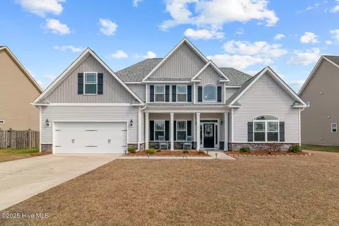 104 Pine Lakes Dr, Maple Hill, NC 28454