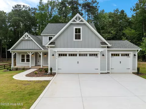516 Belcroft Dr, Carthage, NC 28327