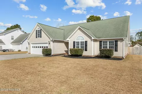 513 Red Fox Ct, Havelock, NC 28532