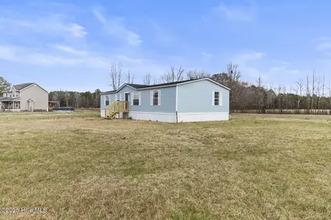 1612 White Oak River Rd, Maysville, NC 28555