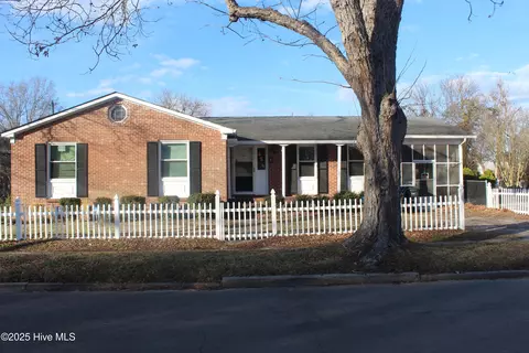 124 W Albemarle St, Edenton, NC 27932
