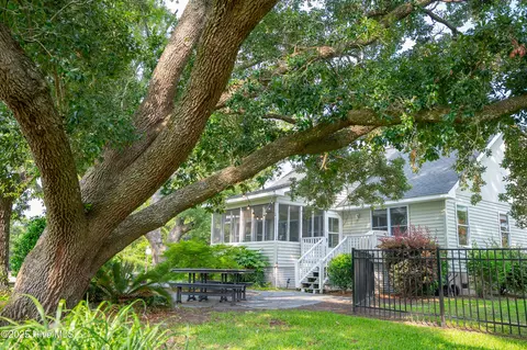 706 Church St, Oriental, NC 28571