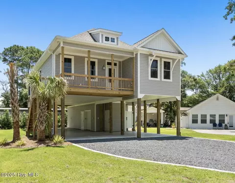 7103 E Yacht Dr, Oak Island, NC 28465