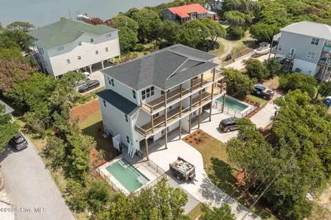 1002 Emerald Dr W, Emerald Isle, NC 28594