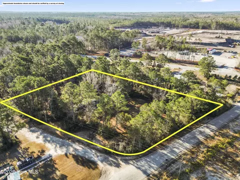 102 Whispering Pines Ct, Hampstead, NC 28443