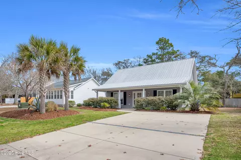 158 NE 5th St, Oak Island, NC 28465