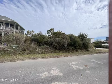 116 SE 53rd St, Oak Island, NC 28465
