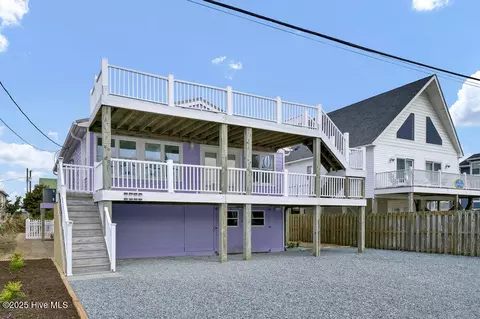 1207 N Topsail Dr, Surf City, NC 28445