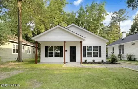 1286 W Blackman Rd, Dunn, NC 28334