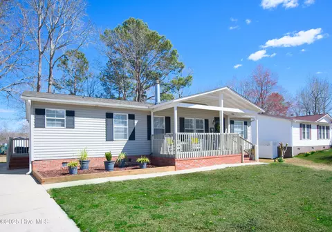 1084 Captains Ct, Calabash, NC 28467
