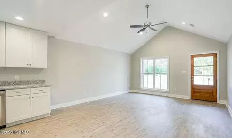 136 Holly Tree Lane Ln, Hampstead, NC 28443 photo 5