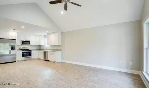 136 Holly Tree Lane Ln, Hampstead, NC 28443 photo 6