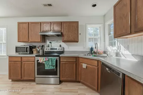 Kitchen - 109 Spain Dr, Hubert, NC 28539 photo 2 of 3