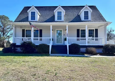 338 Country Club Ln, Newport, NC 28570