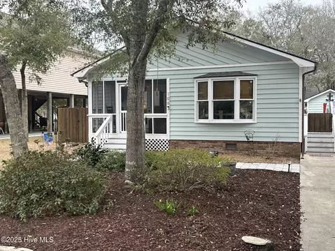 106 NW 4th St, Oak Island, NC 28465