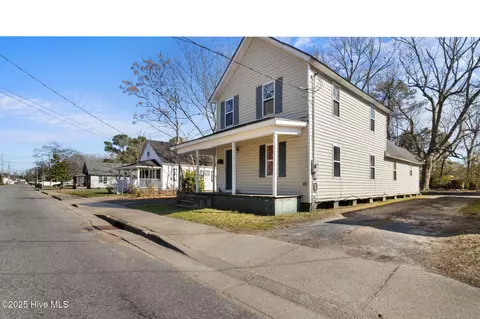 807 Walker Ave, Elizabeth City, NC 27909