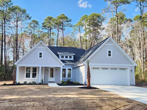 486 Oakwood Dr NW, Calabash, NC 28467
