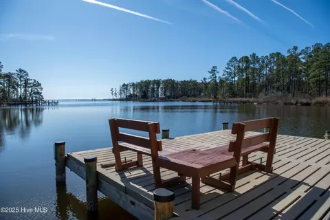 228 Breakwater Dr, Bath, NC 27808