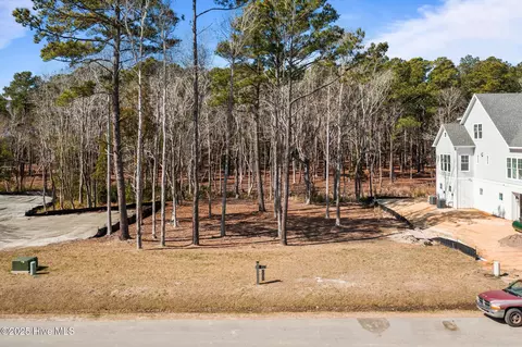 545 Avocet Dr, Beaufort, NC 28516