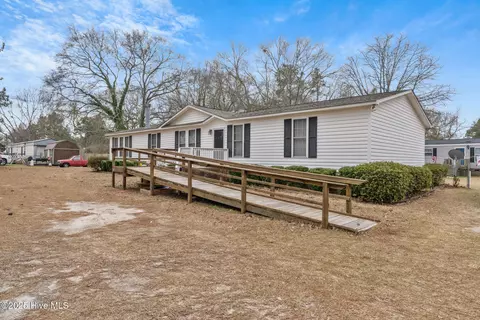 151 Charles St, Hamlet, NC 28345 photo 3