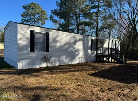 137 W Clay Dr, Halifax, NC 27839