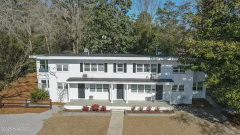 302 W Maple Ave, Aberdeen, NC 28315
