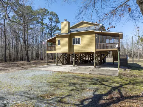 106 River Bend Dr, Burgaw, NC 28425
