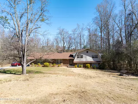 77 Greenbrier Rd, Tarboro, NC 27886