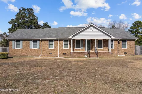 301 R L Honeycutt Dr, Wilmington, NC 28412