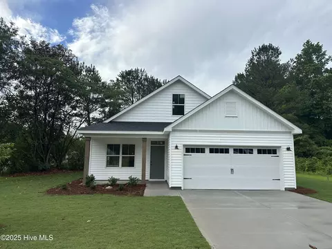 509 W Hayes St, Burgaw, NC 28425