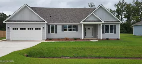 634 Bright Harvest Dr, Maysville, NC 28555