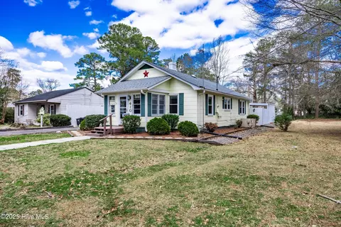 410 N Graham St, Wallace, NC 28466