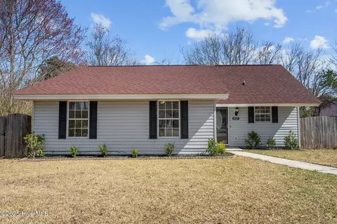 203 N Willow Ln, Jacksonville, NC 28546