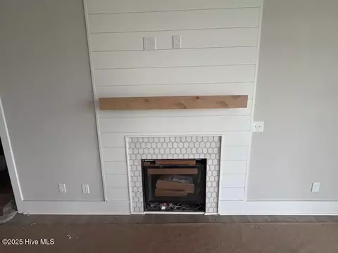 Living - 344 Bluebird Ln, Hampstead, NC 28443 photo 2 of 2