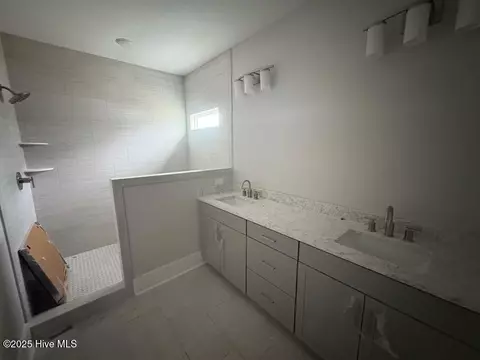 Bath - 344 Bluebird Ln, Hampstead, NC 28443 photo 2 of 4