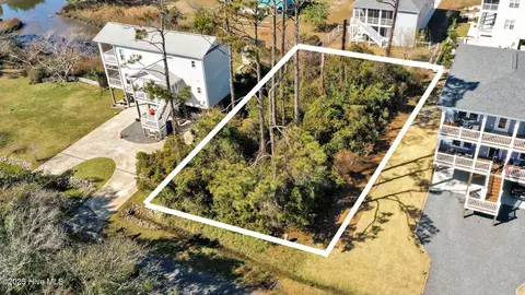 105 SE 33rd St, Oak Island, NC 28465